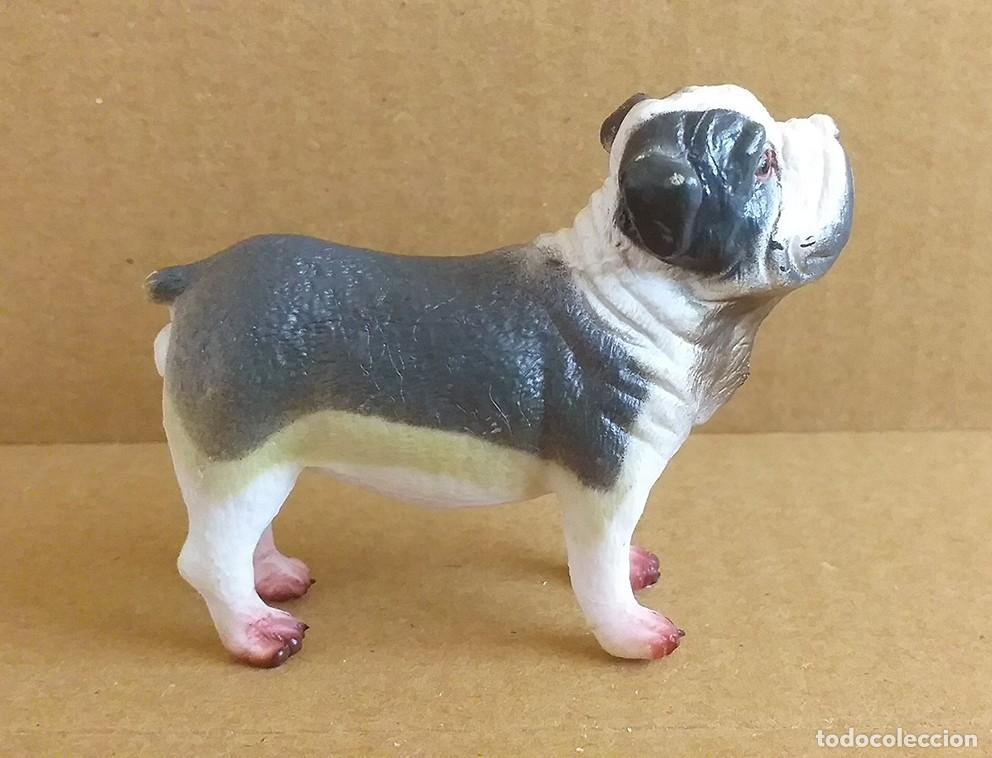Barbie y Ken: Perro buldog para mu&ntilde;eca maniqu&iacute; Barbie