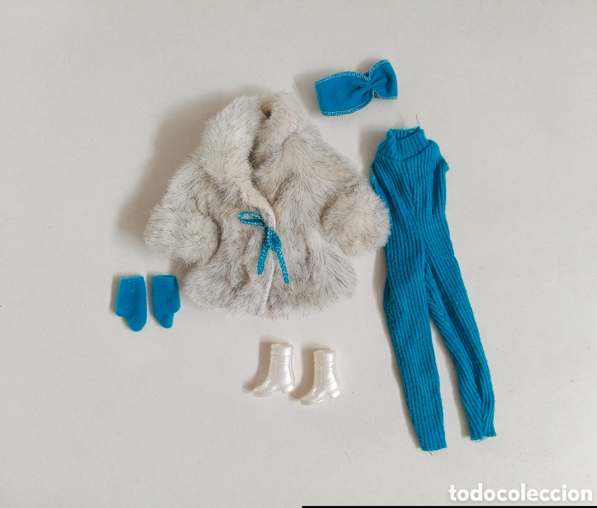 Barbie y Ken: Barbie Pret a Porter 1994 abrigo pelo blanco, mono azul y diadema, guantes a&ntilde;os 90 fashion avenue