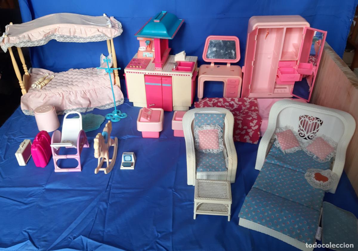Barbie y Ken: Lote de 46 Barbies con sus ropas y complementos. - Foto 3