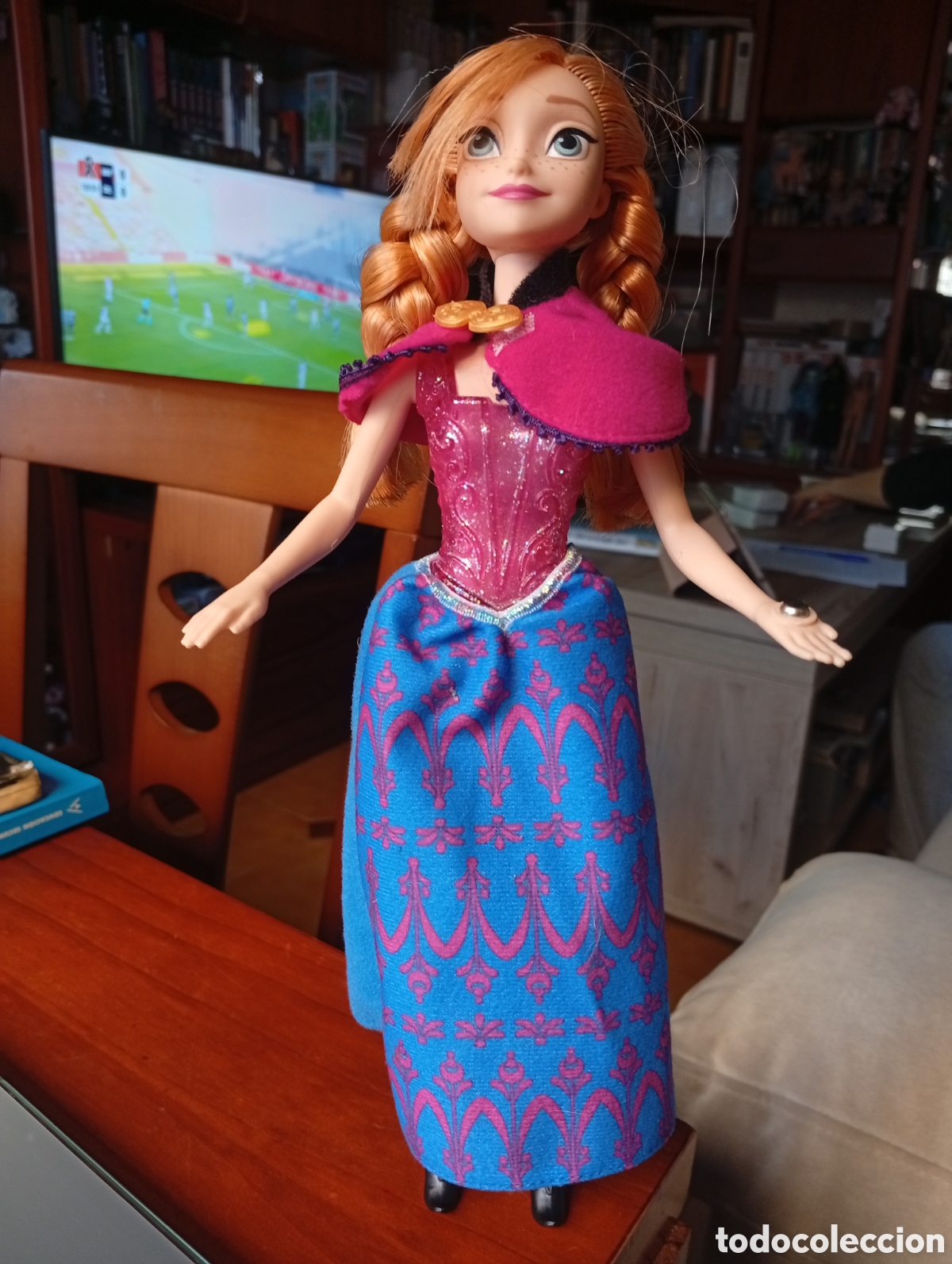 Barbie y Ken: MU&Ntilde;ECA BARBIE ANNA MAGIA MUSICA FROZEN MATTEL