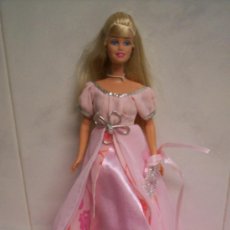 Barbie y Ken: BARBIE CON EL MODELO DINAMARCA