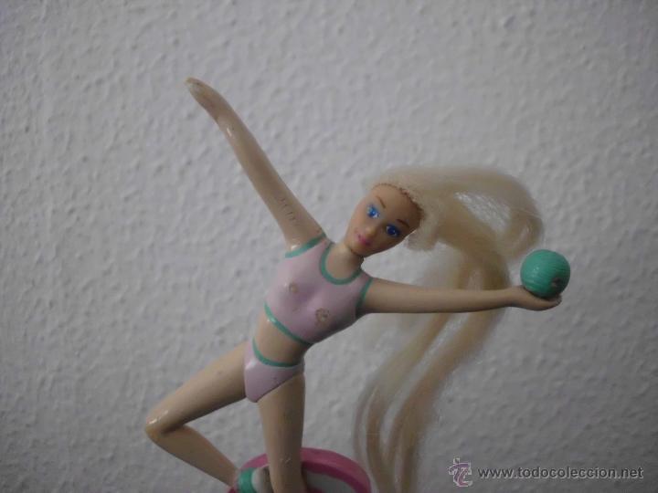 Barbie y Ken: mu&ntilde;eca barbie gimnasta - Foto 2