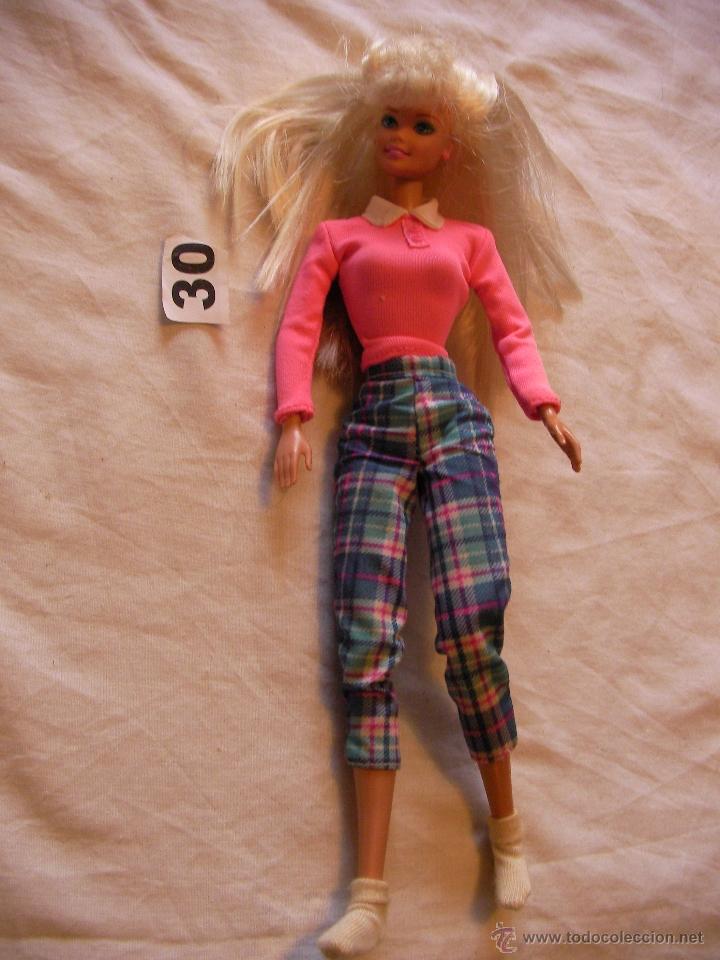 Barbie y Ken: --- BARBIE CON ROPA --- - Foto 1