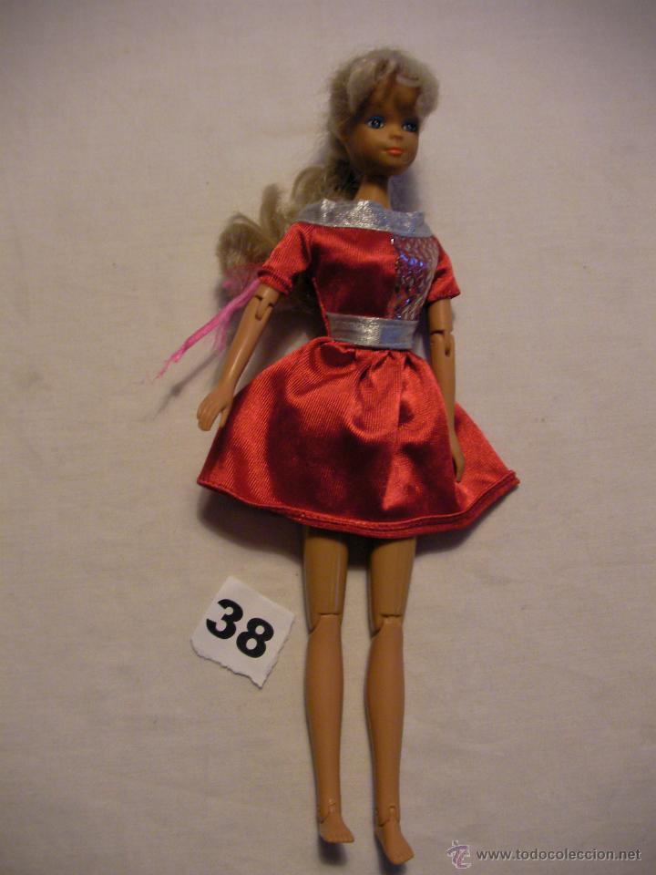 Barbie y Ken: ANTIGUA MU&Ntilde;ECA BARBIE - Foto 1
