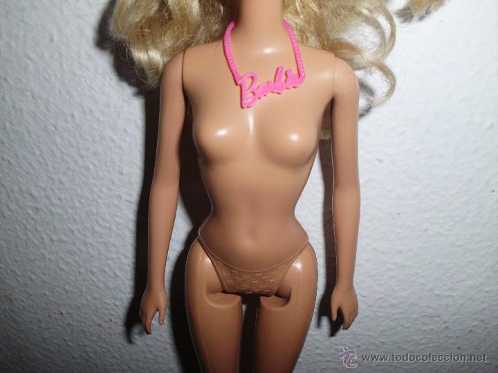 Barbie y Ken: preciosa mu&ntilde;eca barbie con collar - Foto 2