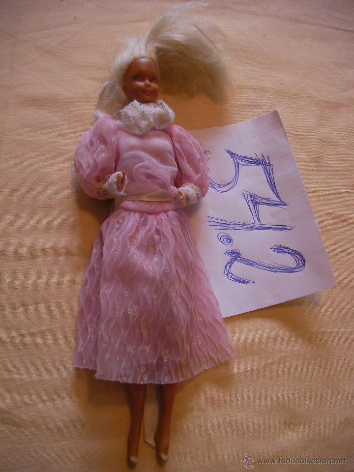 Barbie y Ken: ANTIGUA MU&Ntilde;ECA BARBIE - Foto 1