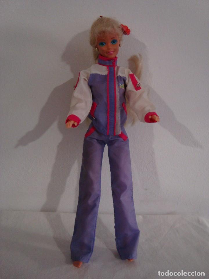 Barbie y Ken: MU&Ntilde;ECA BARBIE CICLISTA.MATTEL - Foto 1