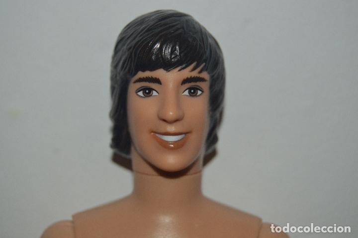 Barbie y Ken: Mu&ntilde;eco Ken articulado - Foto 1
