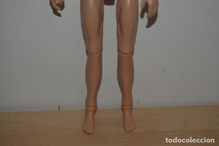 Barbie y Ken: Mu&ntilde;eco Ken articulado - Foto 2
