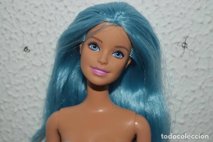 barbie con pelo azul