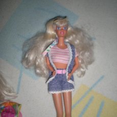 Barbie y Ken: BONITA BARBIE ANTIGUA GORRA PENDIENTES ROPA POCO USO ORIGINAL AÑOS 70 SELLADA MATTEL