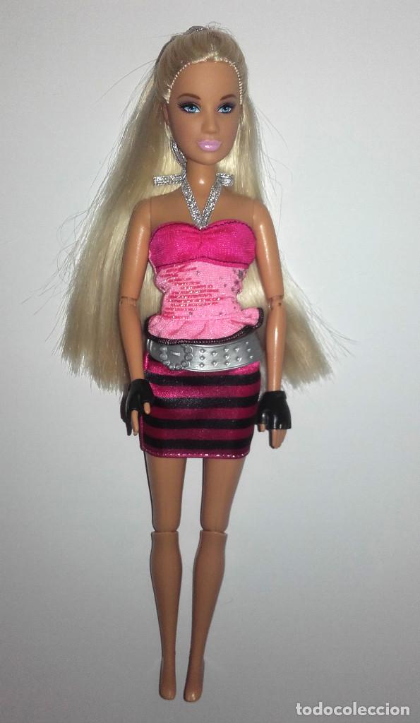 Barbie y Ken: MU&Ntilde;ECA BARBIE ARTICULADA CON ROPA MATTEL - Foto 2