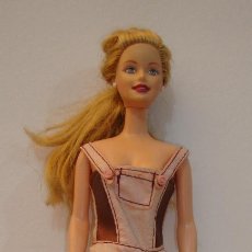 Barbie y Ken: (TC-109) MUÑECA BARBIE CUELLO MATTEL 1998 ESPALDA MATTEL INC 1966 INDONESIA. Lote 112482127