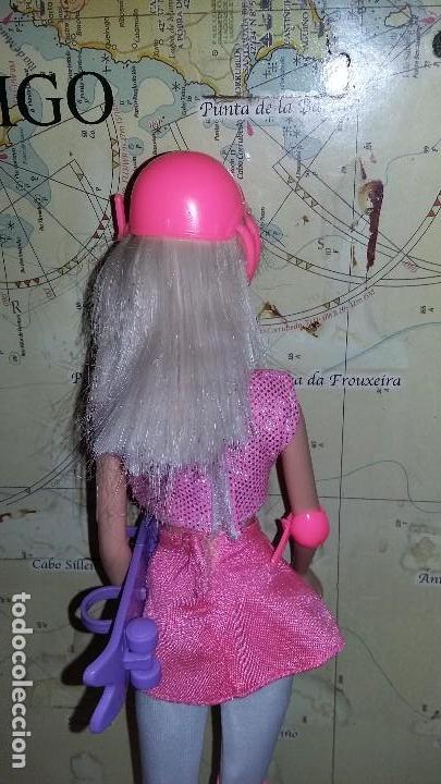 Barbie y Ken: Barbie con casco y monopat&iacute;n - Foto 5
