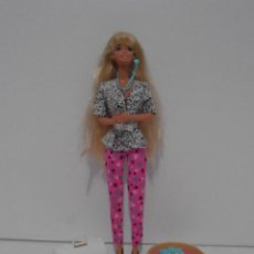 Barbie y Ken: MUÑECA BARBIE MATTEL, VETERINARIA CON COMPLEMENTOS, AÑOS 90, MUY BUEN ESTADO. Lote 132028418