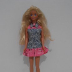 Barbie y Ken: MUÑECA BARBIE MATTEL, VESTIDO AZUL Y ROSA CON COMPLEMENTOS, AÑOS 90, MUY BUEN ESTADO