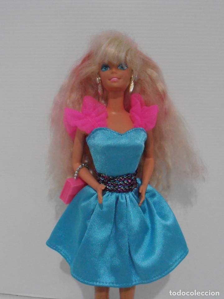 barbie con pelo azul