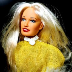 Barbie y Ken: MODEL KAREN MULDER FASHION DOLL – PETRA. Lote 139178366