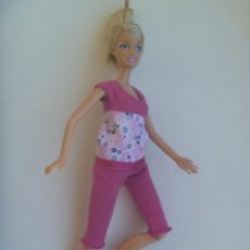 Barbie y Ken: FIGURA ARTICULADA DE BARBIE. ES LA QUE IBA EN EL TANDEN Y EN BICICLETA. Lote 148603190