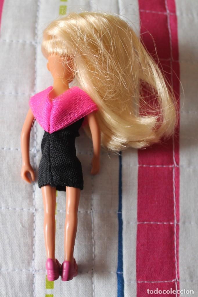 Barbie y Ken: MU&Ntilde;ECA MINI BARBIE A&Ntilde;OS 90 - Foto 2