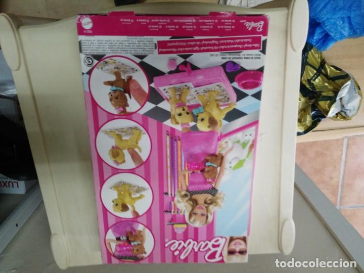 Barbie y Ken: mu&ntilde;eca barbie  en caja  con perros - Foto 3