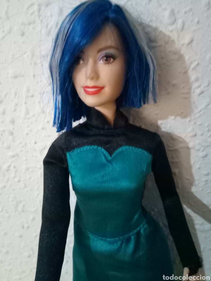 barbie con pelo azul