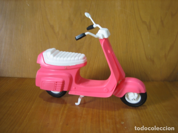 Barbie y Ken: Antigua vespa de Barbie - Foto 2