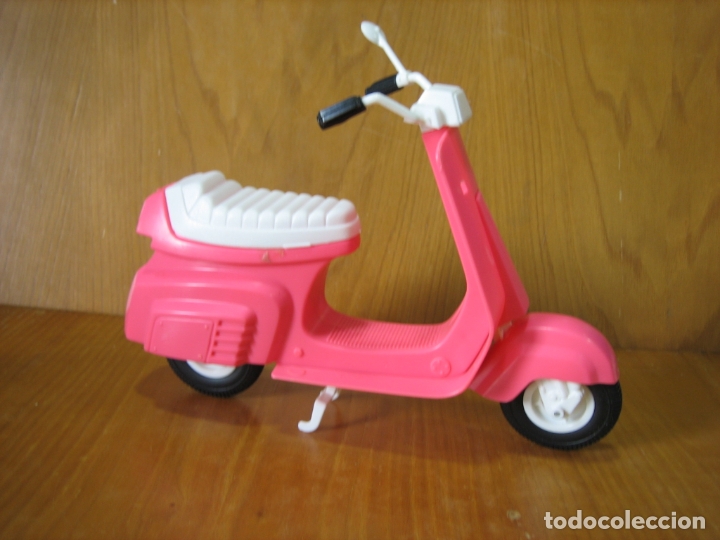 Barbie y Ken: Antigua vespa de Barbie - Foto 3