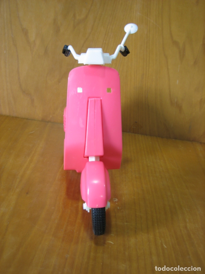 Barbie y Ken: Antigua vespa de Barbie - Foto 4