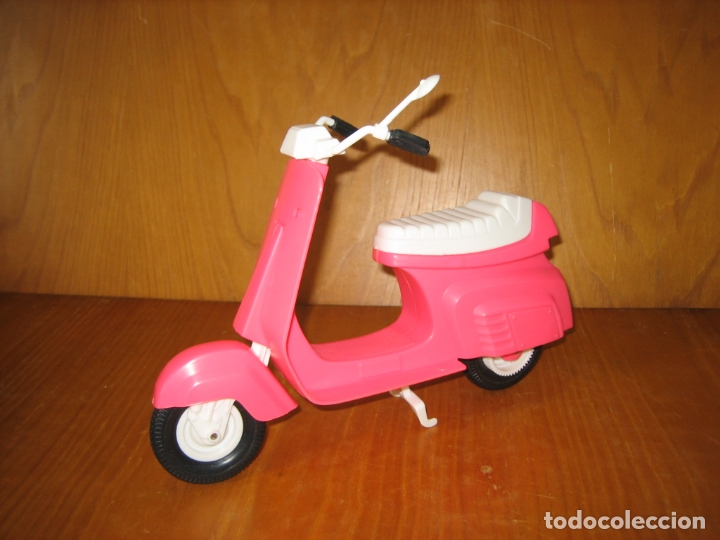 Barbie y Ken: Antigua vespa de Barbie - Foto 1