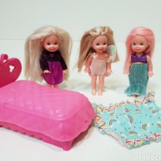 Barbie y Ken: LOTE 3 MUÑECAS  SHELLY DE MATTEL 1994, HERMANA DE BARBIE. + CAMA SUEÑOS LUMINOSOS. Lote 203104048
