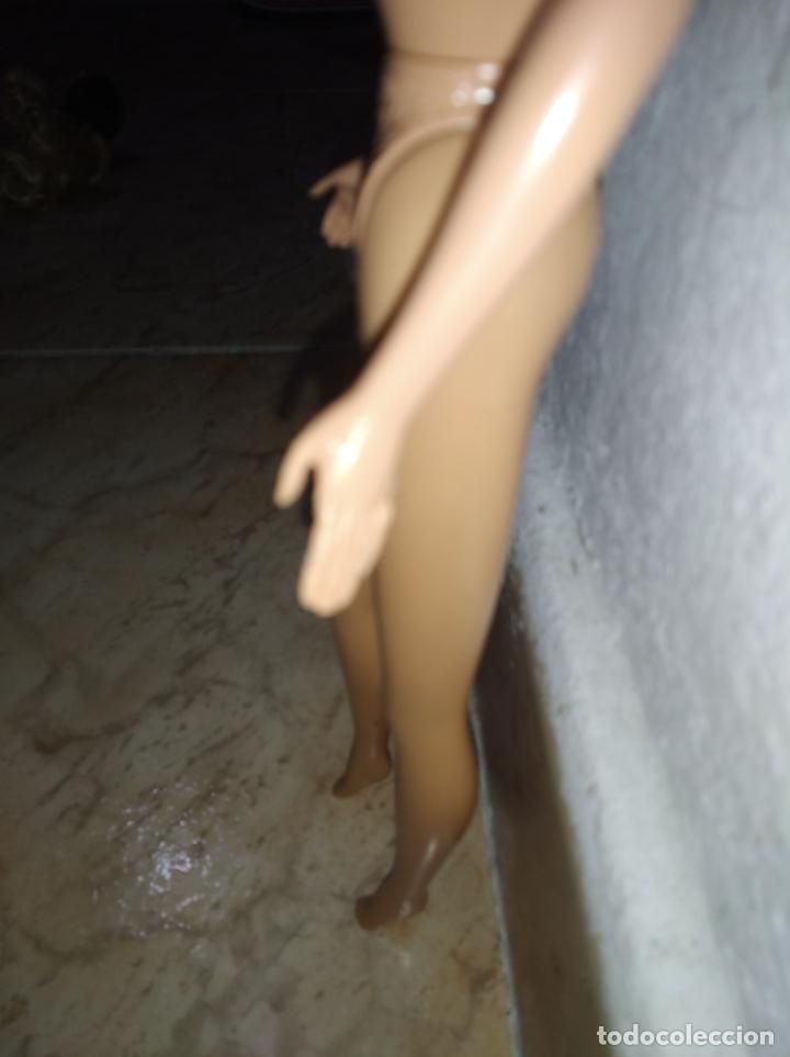 Barbie y Ken: Mu&ntilde;eca Barbie casta&ntilde;a - Foto 4