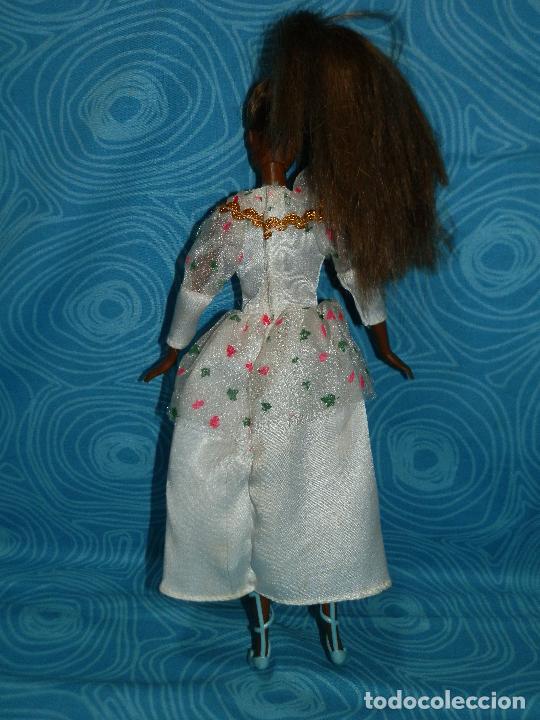 Barbie y Ken: MU&Ntilde;ECA BARBIE NEGRA 1990 EN NUCA - Foto 4