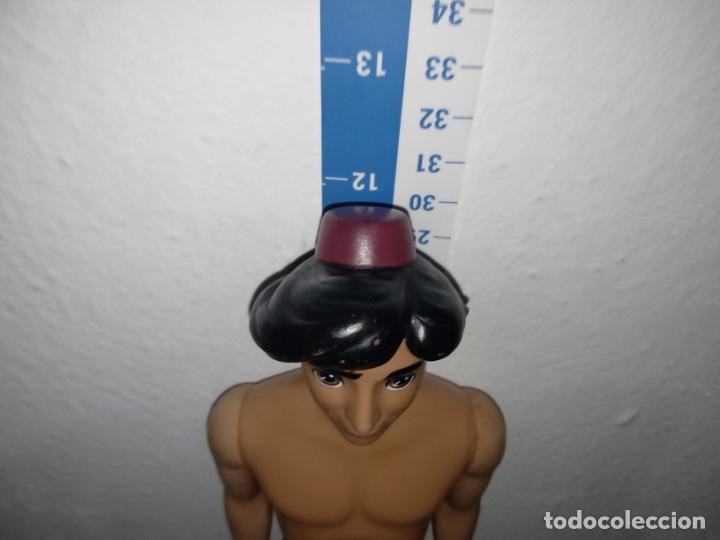 Barbie y Ken: Mu&ntilde;eco Ken Aladdin disney - Foto 2