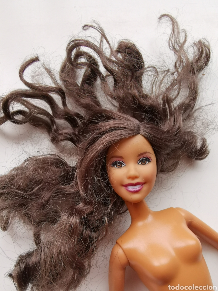 Barbie y Ken: Mu&ntilde;eca Barbie de Mattel del 2001, y 2007 en el cuello - Foto 7