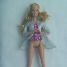 Barbie y Ken: FIGURA DE BARBIE . MADE IN CHINA 2009. MUEVE EL BRAZO. Lote 226903080