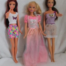 Barbie y Ken: LOTE DE 3 BARBIES DE 1999, VESTIDAS. Lote 240650910