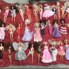 Barbie y Ken: CONJUNTO DE 25 MUÑECAS BARBIE DE DISTINTAS ÉPOCAS + 8 SIMIL.. Lote 246999865