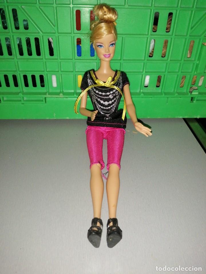 Barbie y Ken: Mu&ntilde;eca con ropa MATTEL 2009 BARBIE - Foto 1