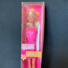 Barbie y Ken: BARBIE DOLL CHIC EN CAJA. Lote 268464989