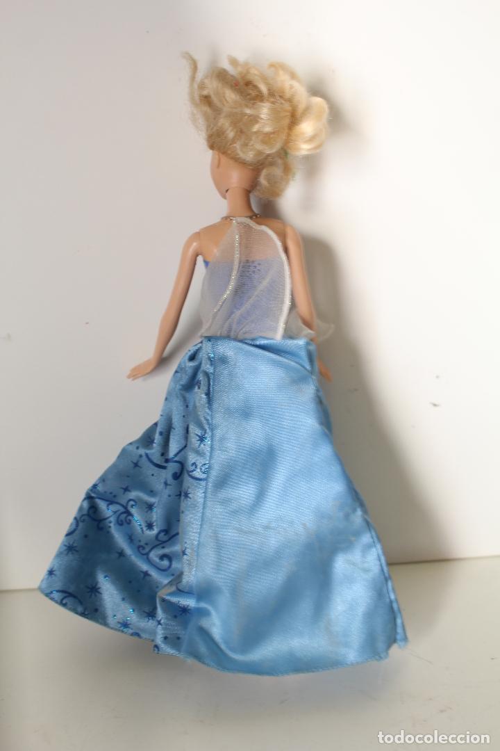 Barbie y Ken: Mattel Barbie Doll 2011 - Foto 5