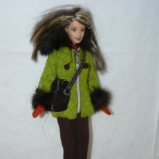 Barbie y Ken: 2- MUÑECA BARBIE ORIGINAL CON CONJUNTO VERDE Y MARRON ORIGINAL AÑO 1998 MATTEL DOLL. Lote 287675588