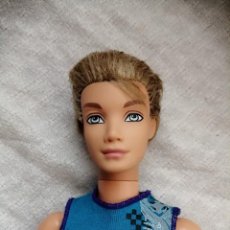 Barbie y Ken: MUÑECO DE MATEL. Lote 293840488