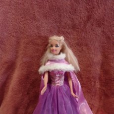 Barbie y Ken: BARBIE VESTIDO PRINCESA CON CAPA. Lote 298092263