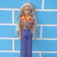 Barbie y Ken: MUÑECA ANTIGUA NANCY MODEL TROPICAL DE FAMOSA, CLON DE BARBIE. Lote 321279848