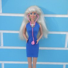 Barbie y Ken: MUÑECA BARBIE DOCTORA DE MATTEL. Lote 321315933