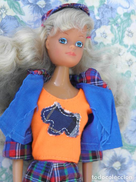 Barbie y Ken: Mu&ntilde;eca Steffi Love City Walker de Simba - Foto 4