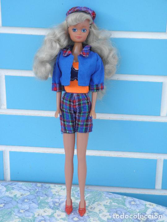 Barbie y Ken: Mu&ntilde;eca Steffi Love City Walker de Simba - Foto 1