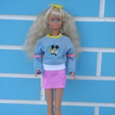 Barbie y Ken: MUÑECA SINDY WONDERFUL WORLD DE HASBRO, AÑO 1990. Lote 321316028