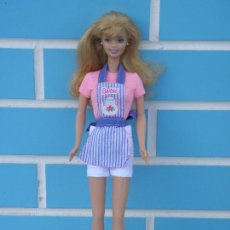 Barbie y Ken: MUÑECA BARBIE SWEET TREATS DE MATTEL CON DEFECTO. Lote 321316058